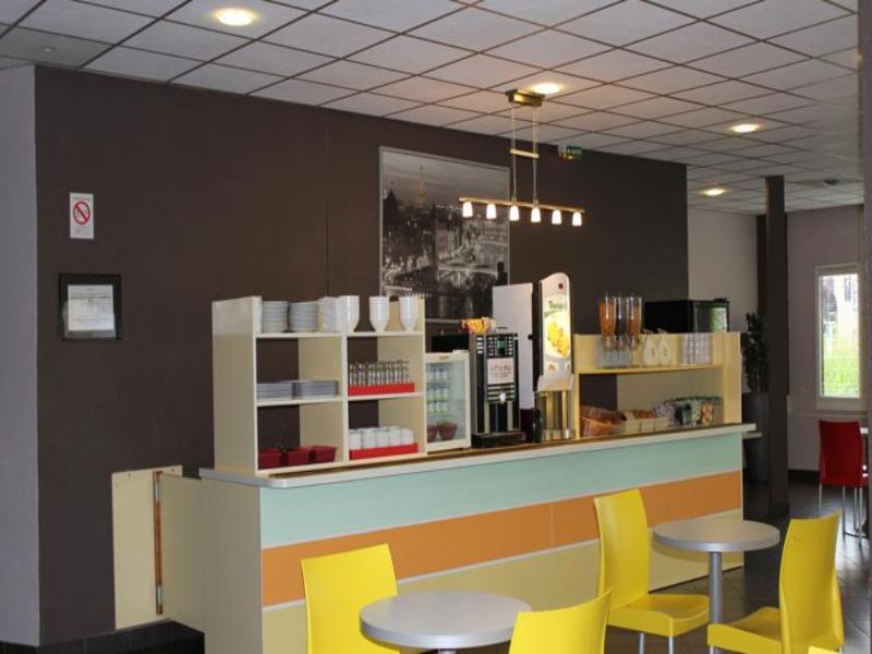 Hotelf1 Cergy Exteriör bild