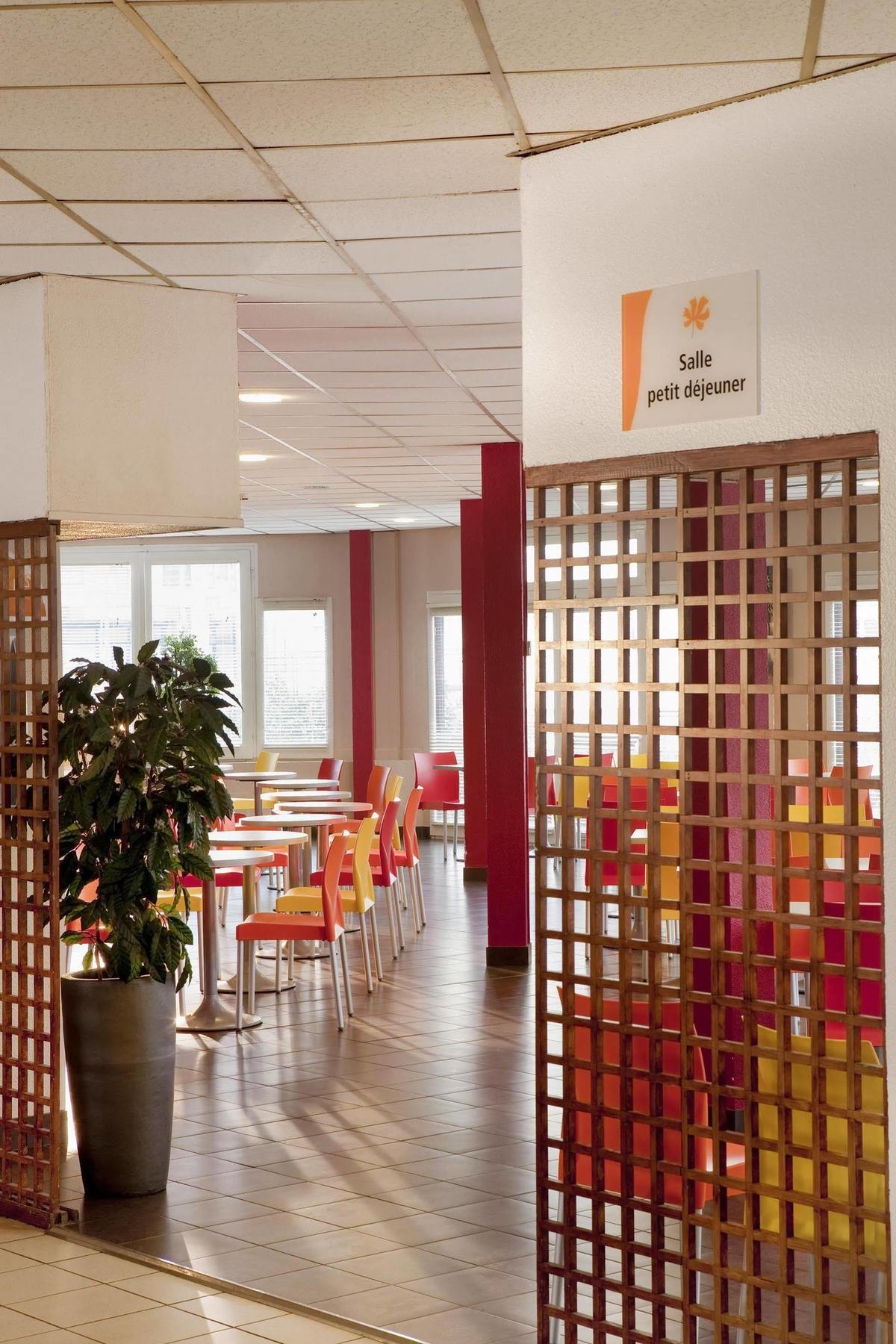 Hotelf1 Cergy Exteriör bild