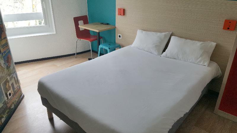 Hotelf1 Cergy Exteriör bild
